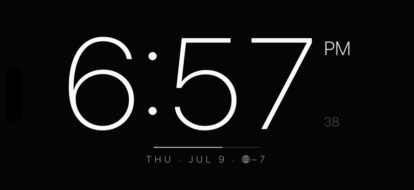 AllyClock Fullscreen face showing the time in large thin digits
